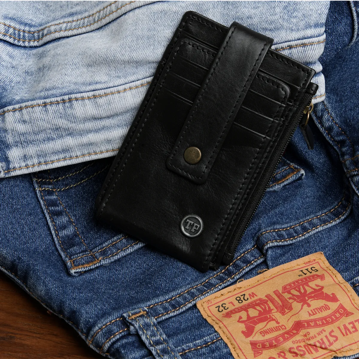 Tanners Pride Eugene card case - Midnight Black Handcrafted Full-Grain Leather (View 4)