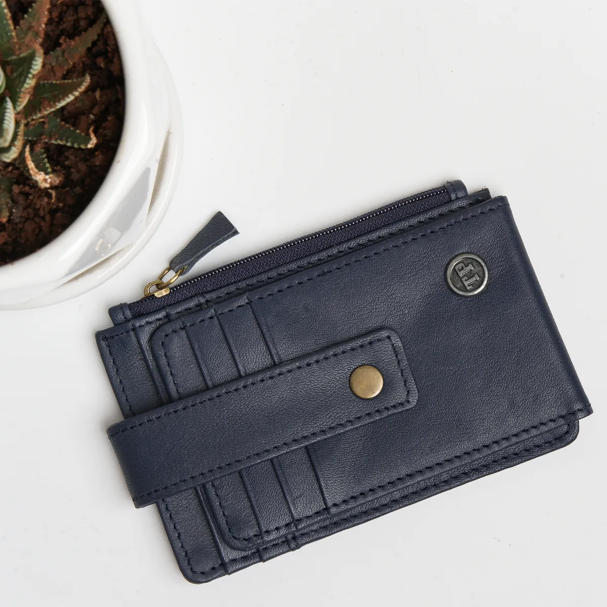 Tanners Pride Eugene card case - Navy Blue Handcrafted Full-Grain Leather (View 3)