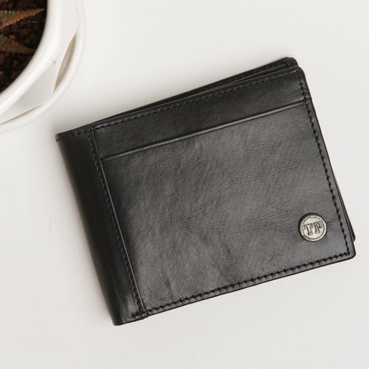 Tanners Pride Foster Bi-fold Wallet - Midnight Black Handcrafted Full-Grain Leather (View 4)