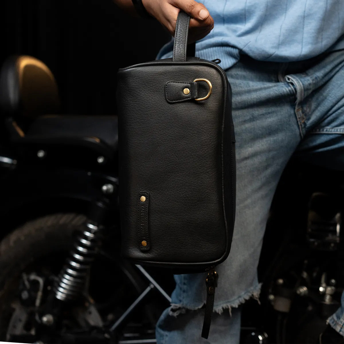 Tanners Pride Goliath Magnetic Motorcycle Tank Bag | Genuine Leather Touring Bag - Midnight Black Handcrafted Full-Grain Leather (View 4)