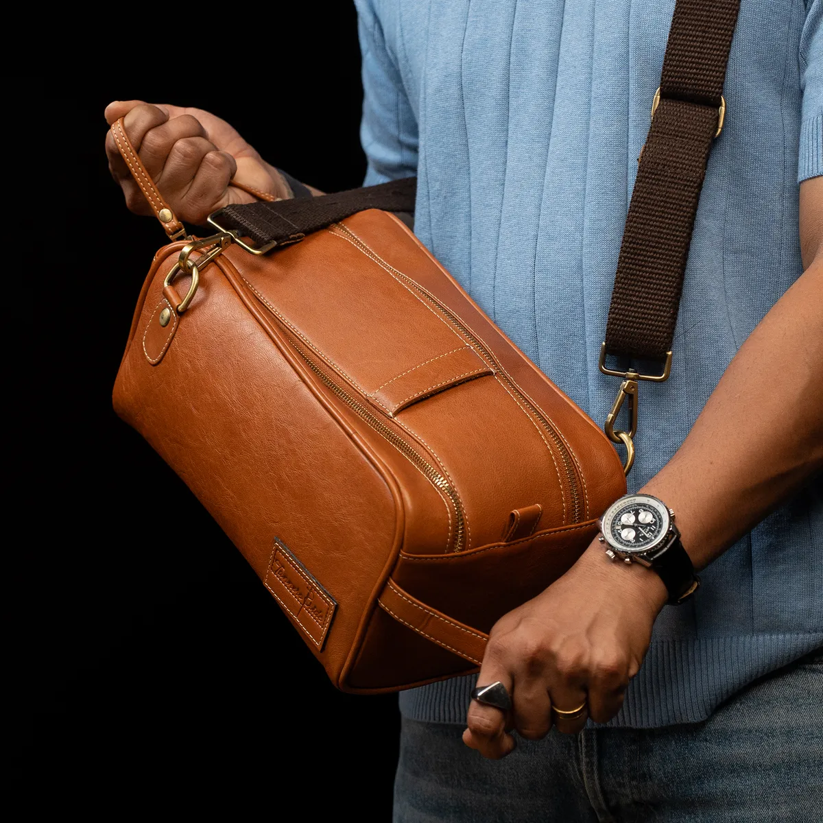 Tanners Pride Goliath Magnetic Motorcycle Tank Bag | Genuine Leather Touring Bag - Natural Tan Handcrafted Full-Grain Leather (View 4)