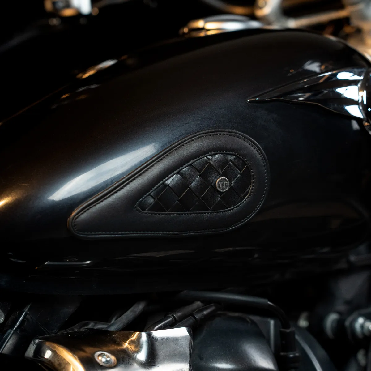 Tanners Pride Handweaved Tankpads (Super Meteor 650) - Midnight Black Handcrafted Full-Grain Leather (View 4)