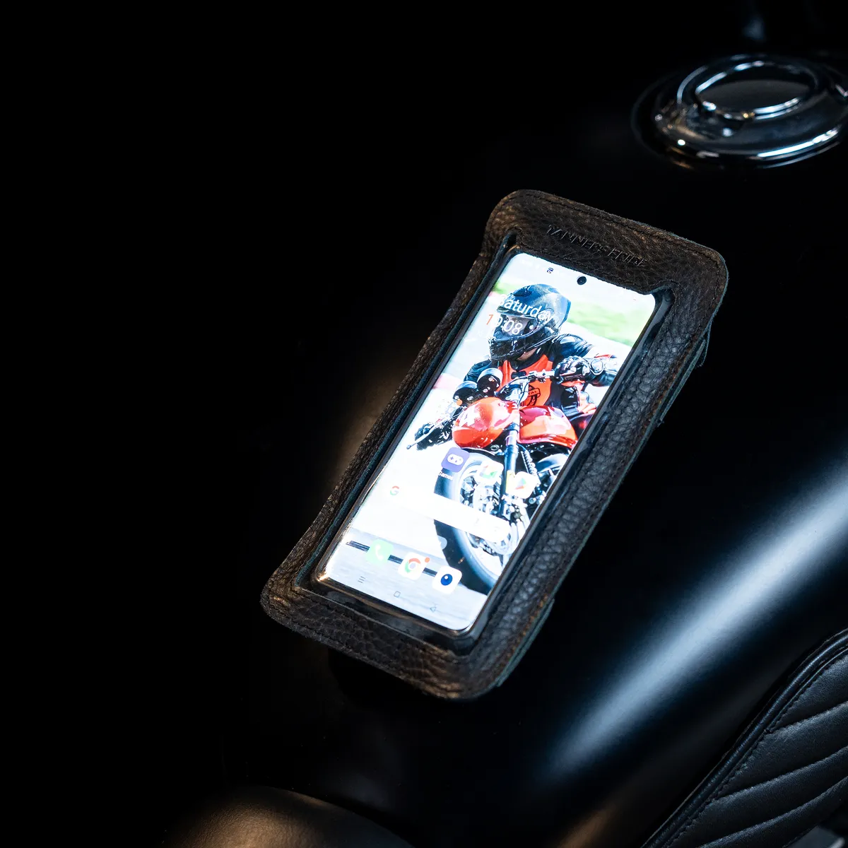 Tanners Pride Magnetic Phone Pouch - Midnight Black Handcrafted Full-Grain Leather (View 5)