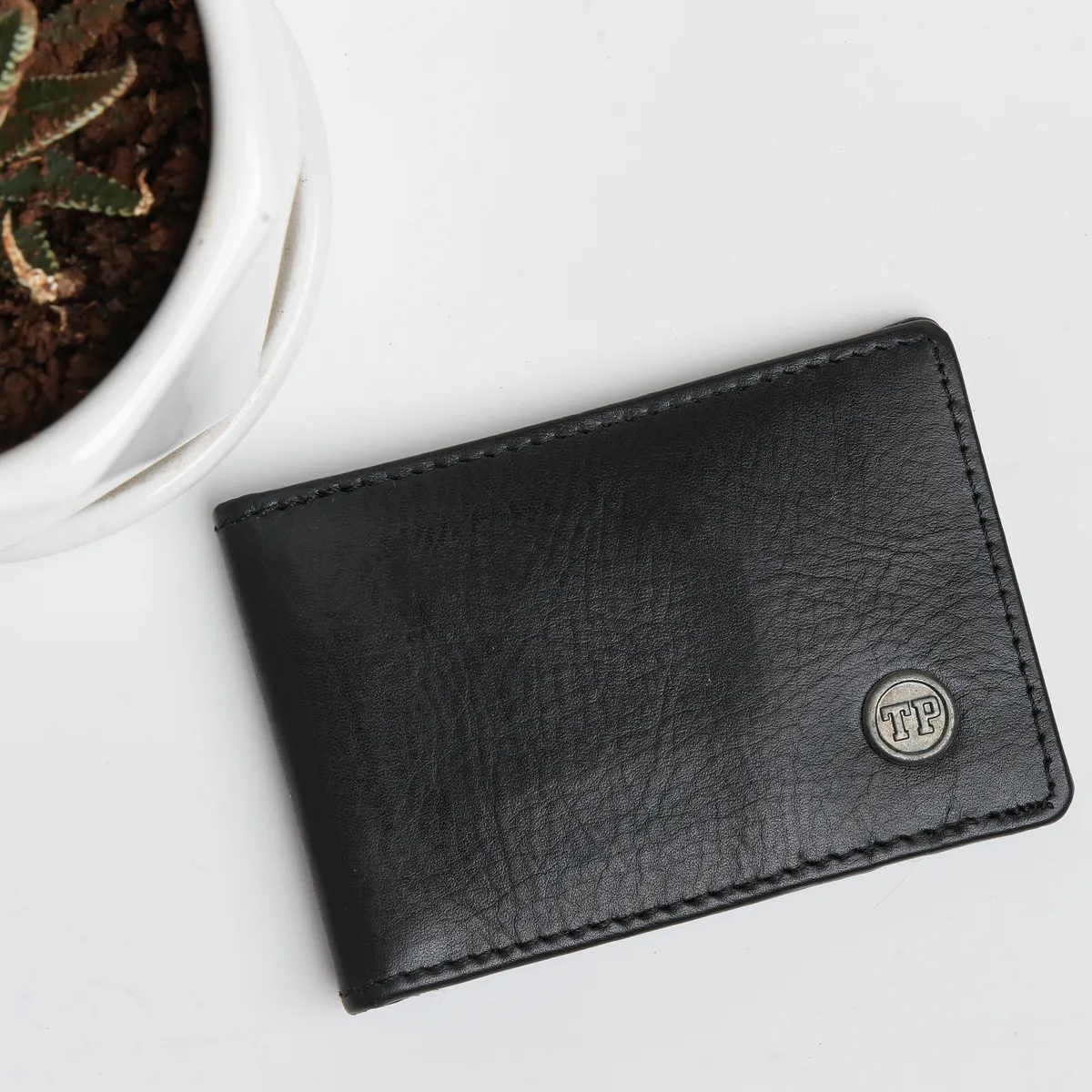 Tanners Pride Peter magnetic card case wallet - Midnight Black Handcrafted Full-Grain Leather (View 4)
