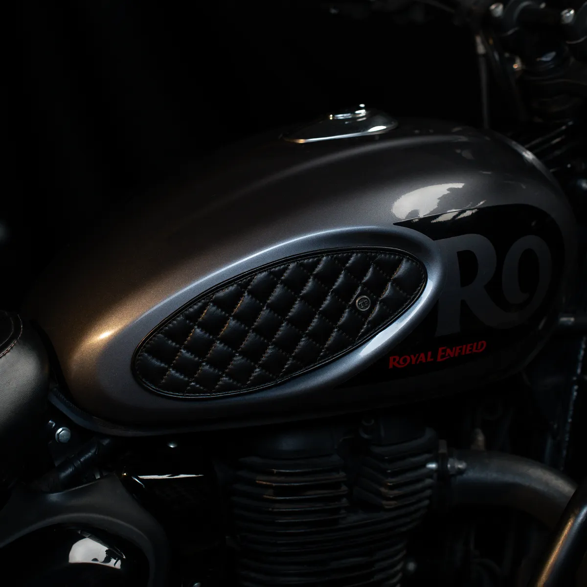 Tanners Pride Raised Diamond Tankpad (Hunter 350) - Midnight Black Handcrafted Full-Grain Leather (View 3)