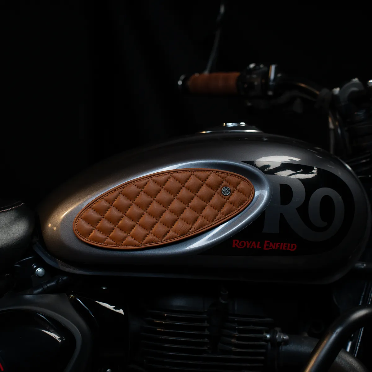 Tanners Pride Raised Diamond Tankpad (Hunter 350) - Natural Tan Handcrafted Full-Grain Leather (View 1)
