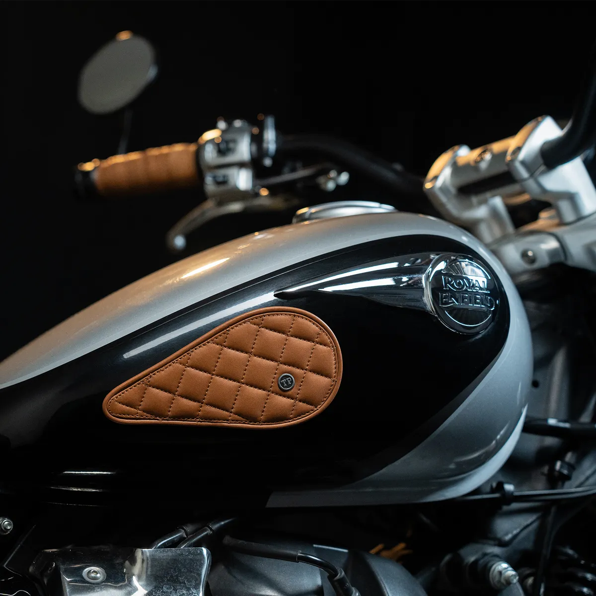 Tanners Pride Raised Diamond Tankpad (Super Meteor 650) - Natural Tan Handcrafted Full-Grain Leather (View 6)