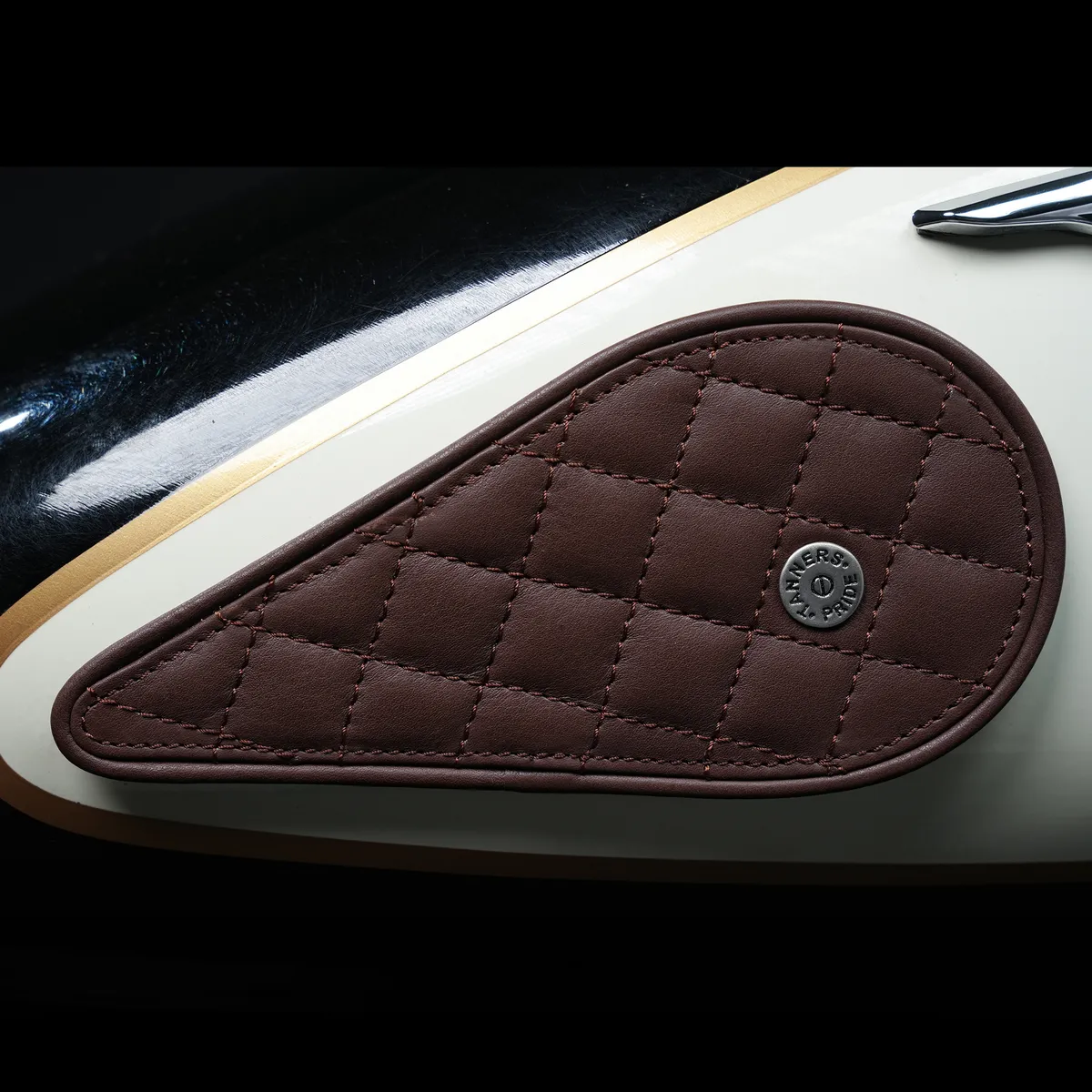 Tanners Pride Raised Diamond Tankpad (Super Meteor 650) - Tobacco Brown Handcrafted Full-Grain Leather (View 18)