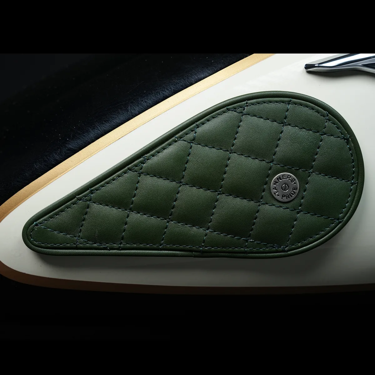 Tanners Pride Raised Diamond Tankpads (Meteor 350) - Forest Green Handcrafted Full-Grain Leather (View 4)