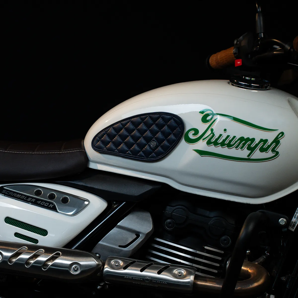 Tanners Pride Raised Diamond Tankpads (Triumph) - Navy Blue Handcrafted Full-Grain Leather (View 3)
