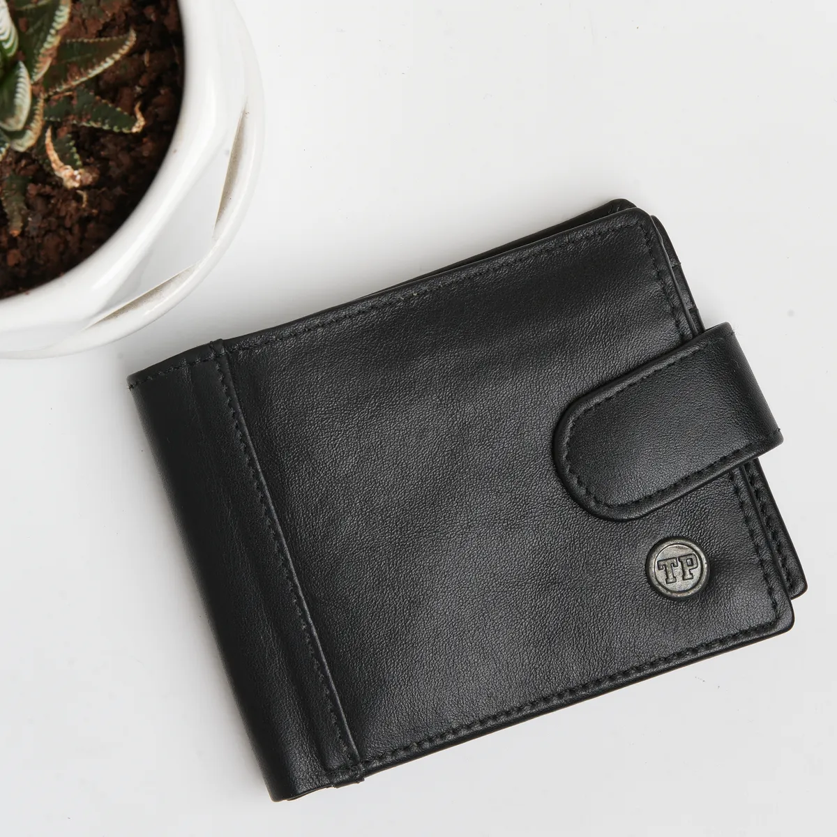 Tanners Pride Ranch Bi-fold wallet - Midnight Black Handcrafted Full-Grain Leather (View 5)