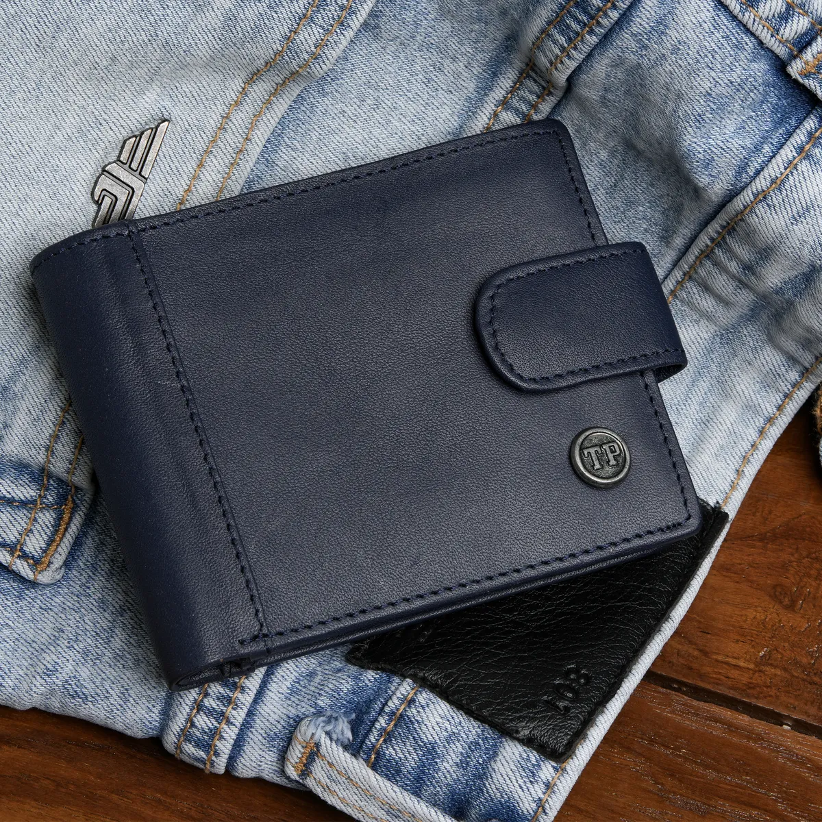 Tanners Pride Ranch Bi-fold wallet - Navy Blue Handcrafted Full-Grain Leather (View 7)