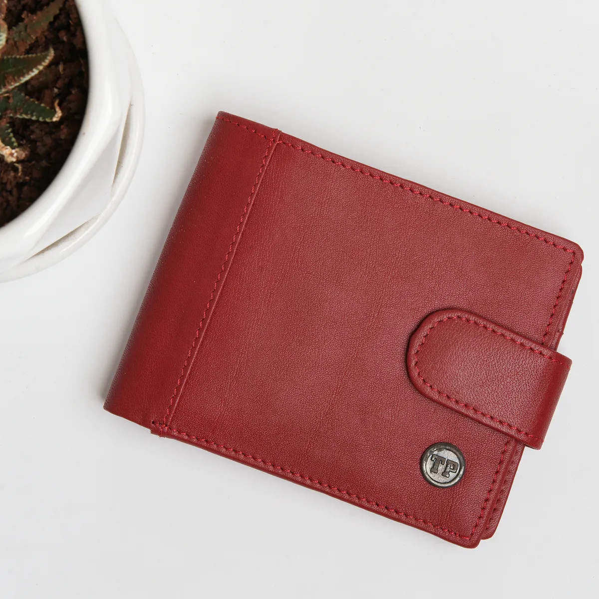 Tanners Pride Ranch Bi-fold wallet - Vintage Red Handcrafted Full-Grain Leather (View 3)