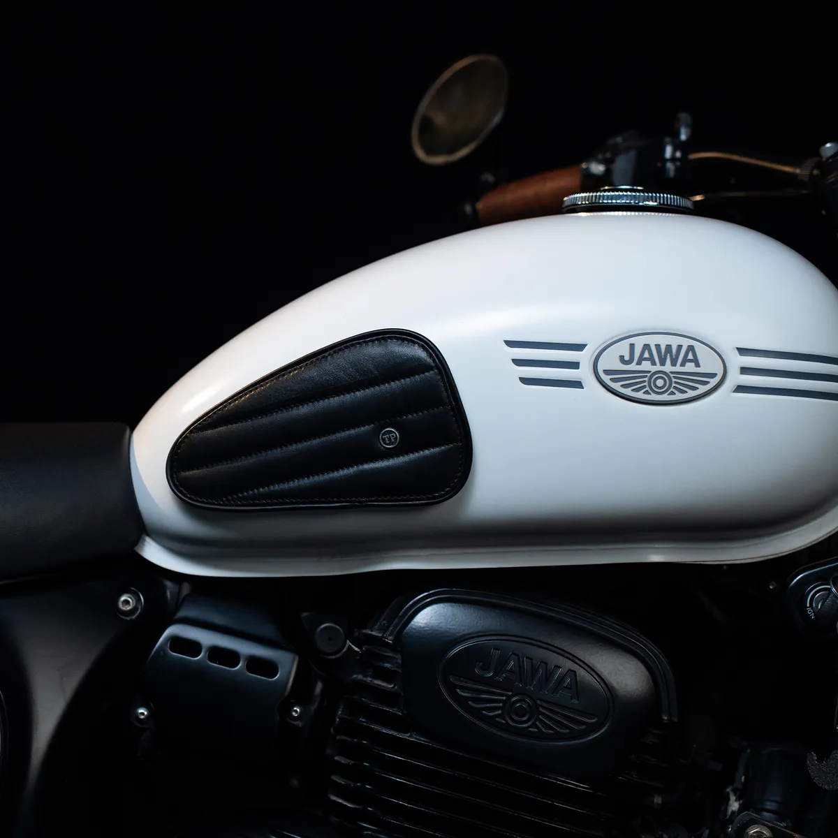 Tanners Pride Straight Tankpads (Jawa) - Midnight Black Handcrafted Full-Grain Leather (View 5)