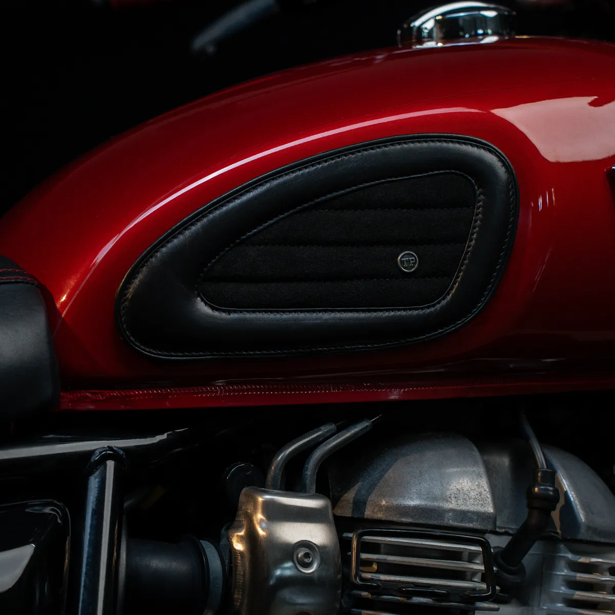 Tanners Pride Swede Tankpads (Interceptor 650) - Midnight Black Handcrafted Full-Grain Leather (View 5)