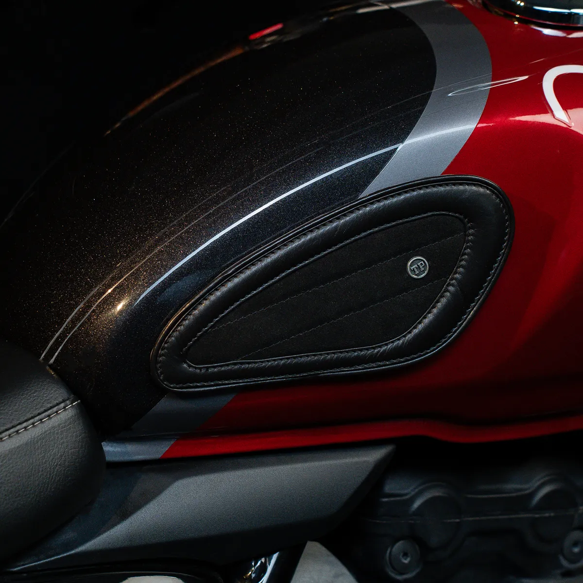 Tanners Pride Swede Tankpads (Triumph) - Midnight Black Handcrafted Full-Grain Leather (View 7)