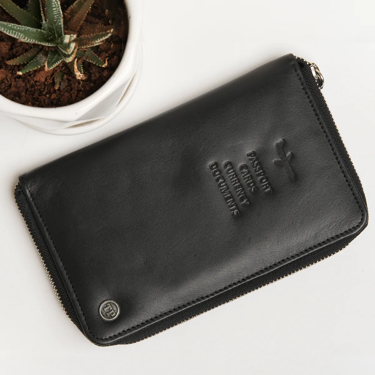 Tanners Pride Travel Folio Sleeve - Midnight Black Handcrafted Full-Grain Leather (View 6)
